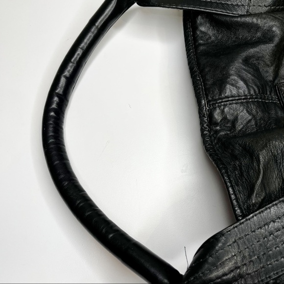 Morgan Oakley | Ditch Handbag - Picture 11 of 11